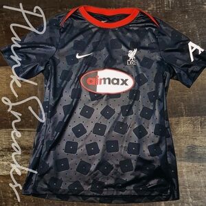 Nike Air Max 95 Liverpool FC Pre-Match Soccer Jersey • Black • 2025